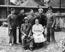 Zelkowitz Family, 1946